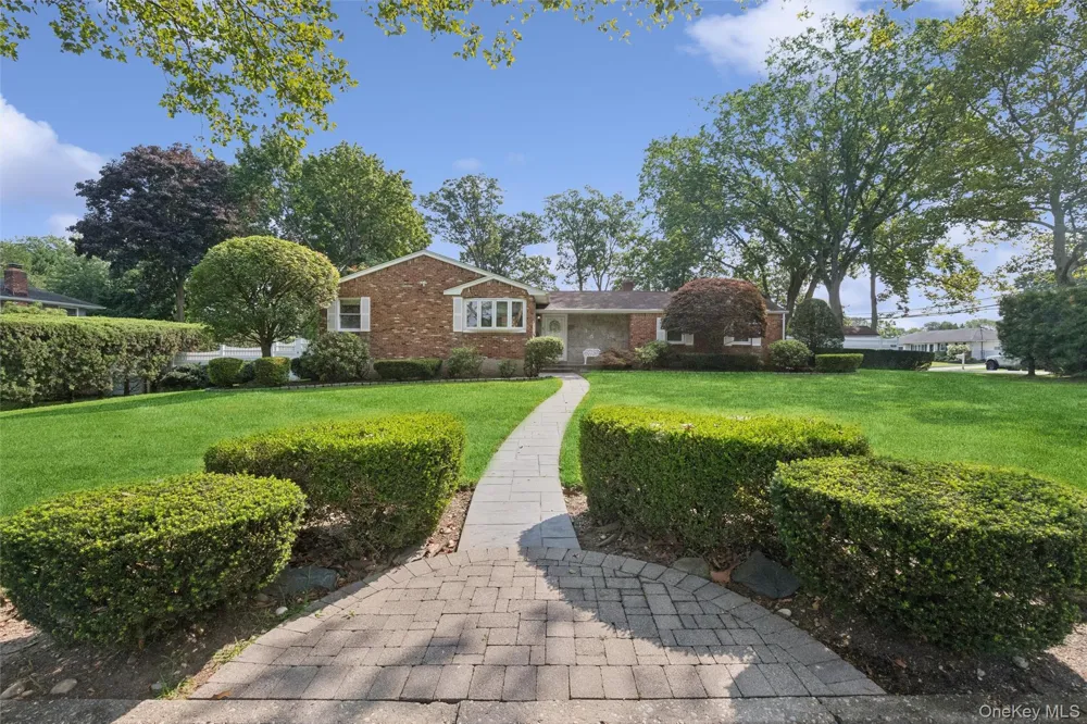 35 Cherrywood Drive East Northport, NY 11731