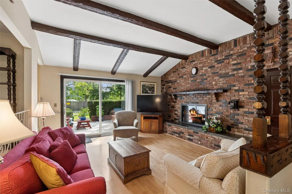 35 Cherrywood Drive East Northport, NY 11731