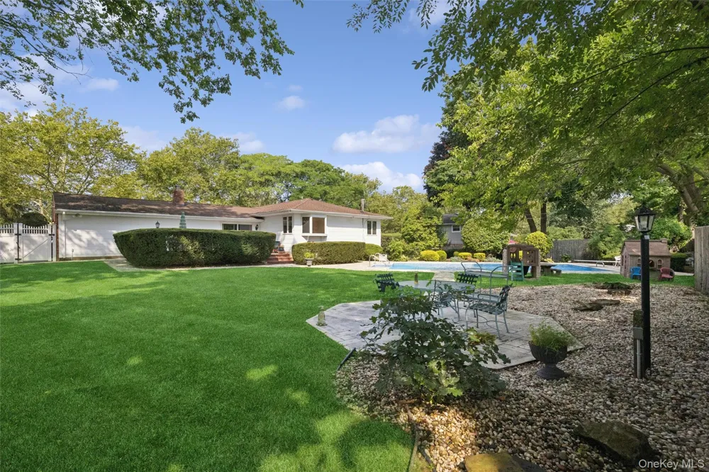 35 Cherrywood Drive East Northport, NY 11731