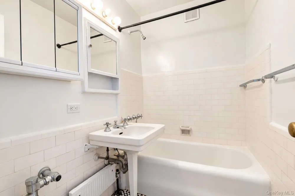 5 Tudor City Place #2106 New York (Manhattan), NY 10017