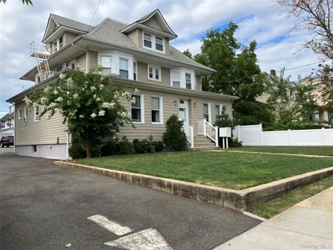 7  Dewey Street Dewey Street #3