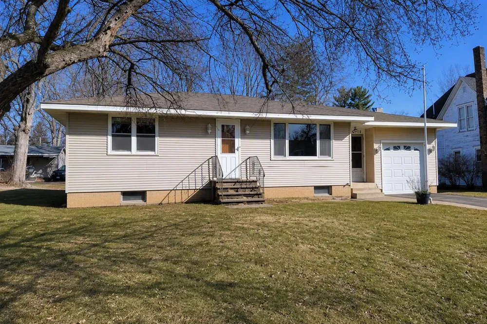 6516 Elm Street North Branch, MN 55056