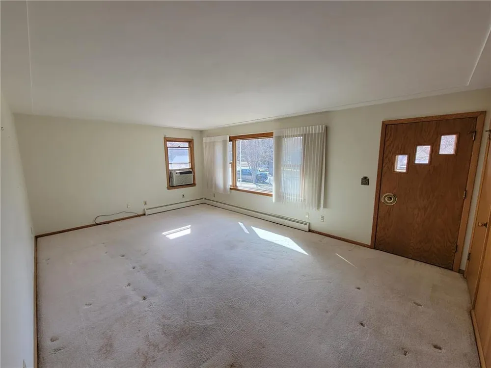 6516 Elm Street North Branch, MN 55056