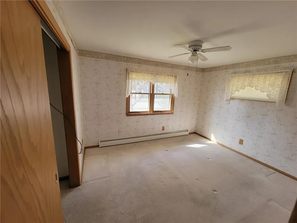 6516 Elm Street North Branch, MN 55056