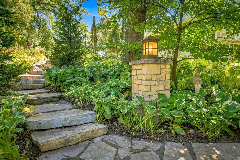 111 Teresa Drive West Saint Paul, MN 55118