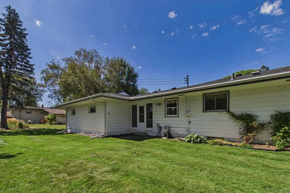 2364 Saint Albans Street Roseville, MN 55113