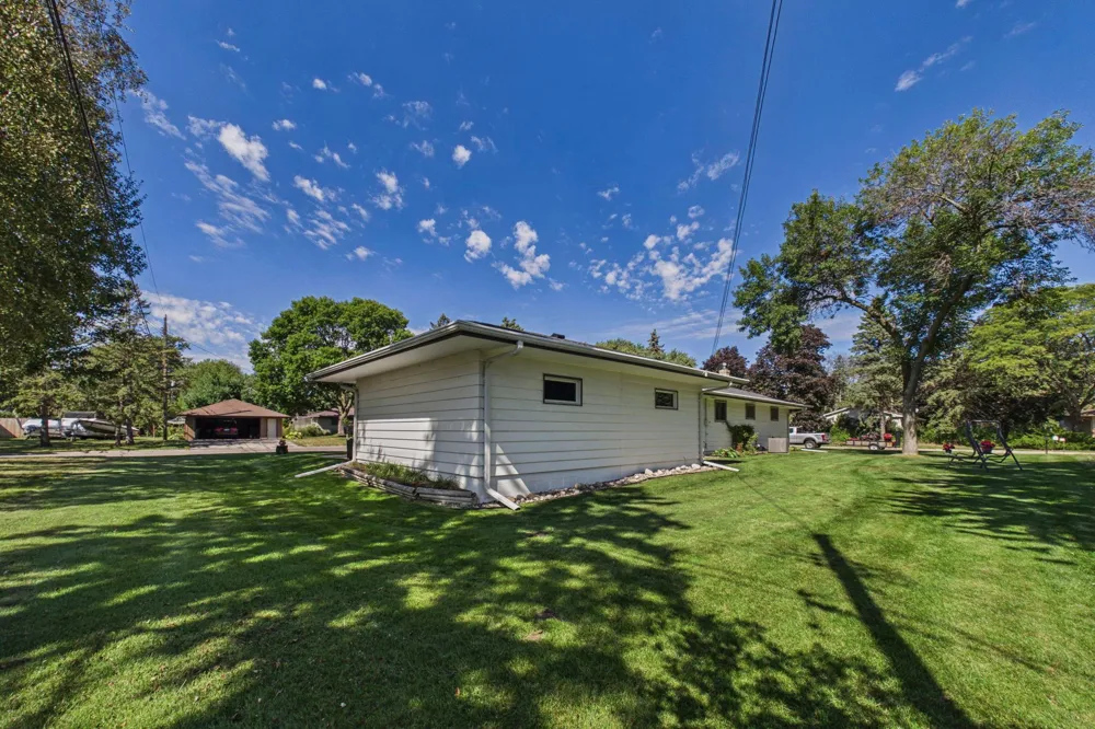 2364 Saint Albans Street Roseville, MN 55113