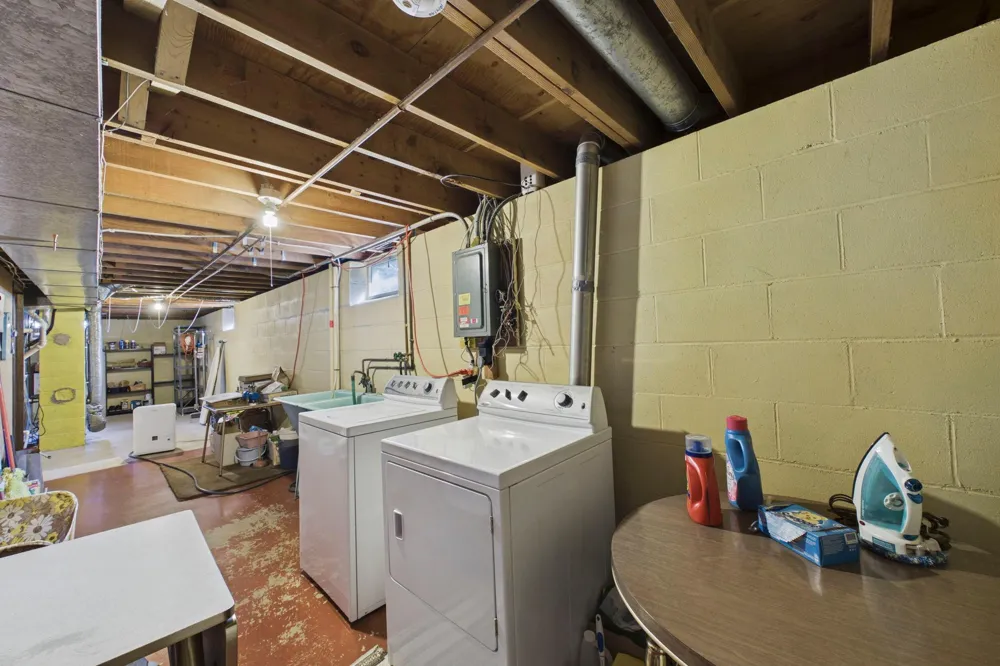 2364 Saint Albans Street Roseville, MN 55113