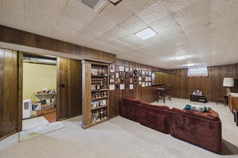 2364 Saint Albans Street Roseville, MN 55113