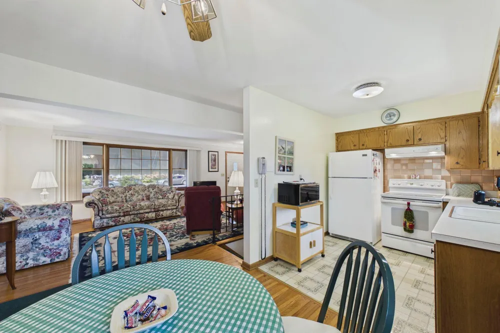 2364 Saint Albans Street Roseville, MN 55113