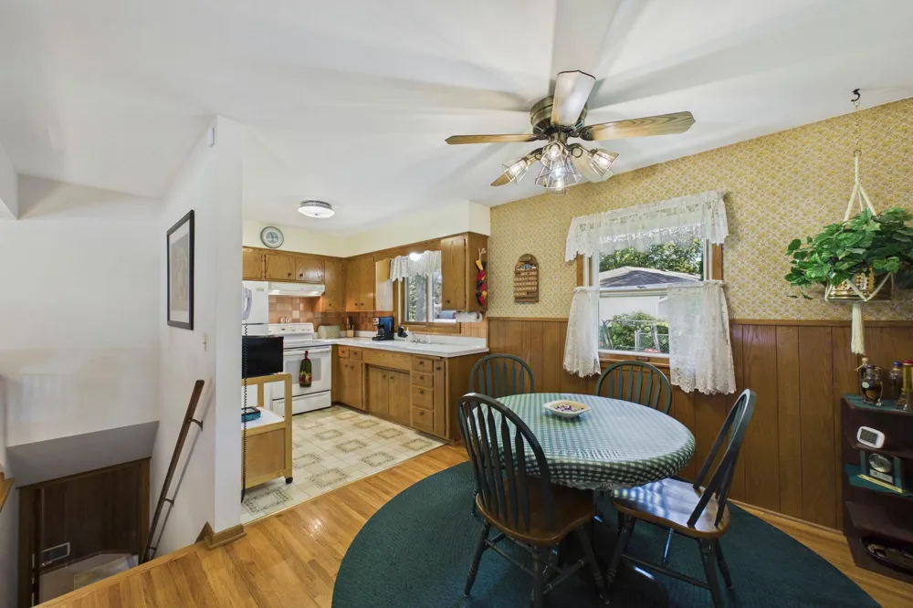 2364 Saint Albans Street Roseville, MN 55113