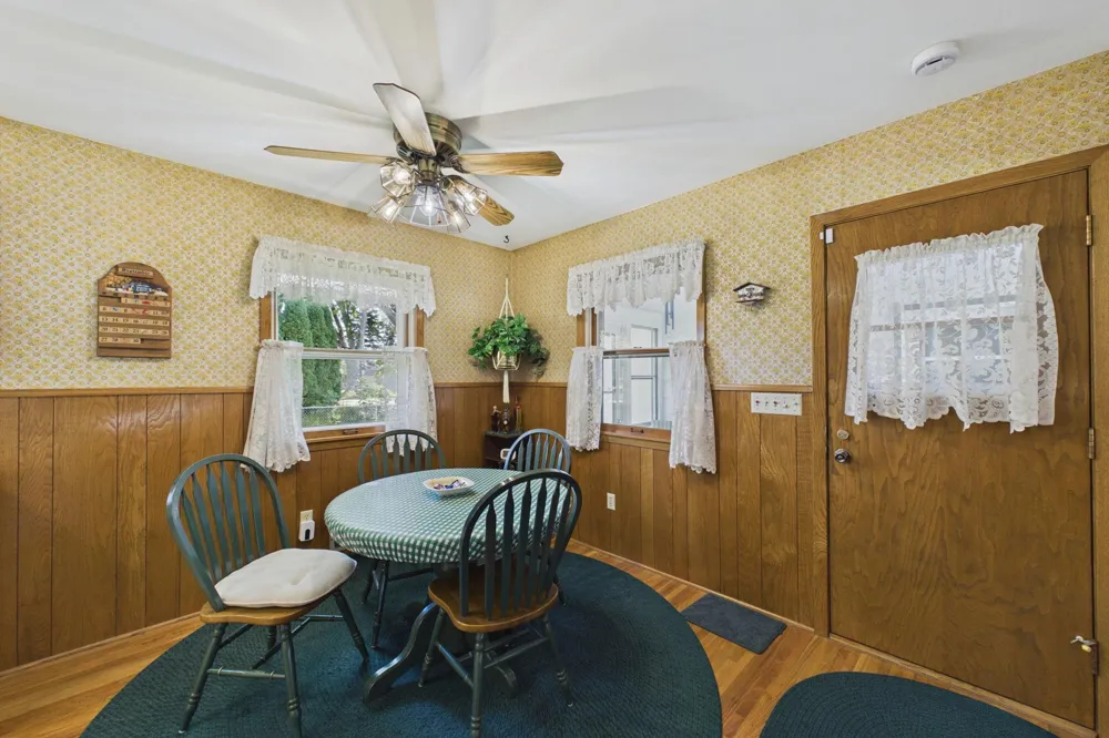 2364 Saint Albans Street Roseville, MN 55113