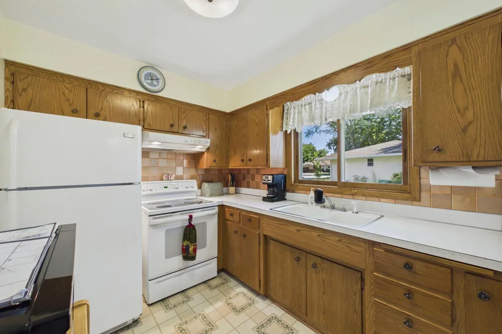 2364 Saint Albans Street Roseville, MN 55113