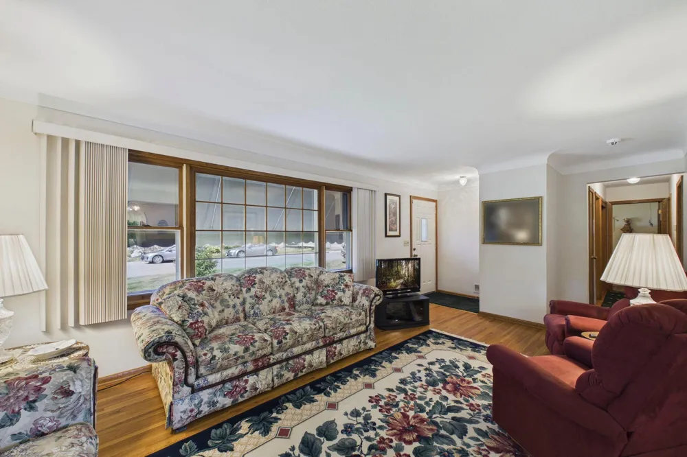 2364 Saint Albans Street Roseville, MN 55113