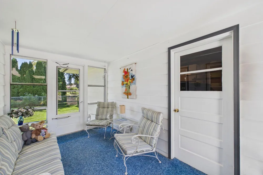 2364 Saint Albans Street Roseville, MN 55113