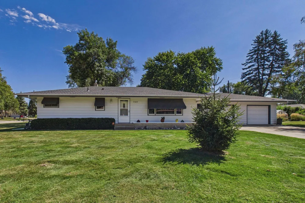 2364 Saint Albans Street Roseville, MN 55113