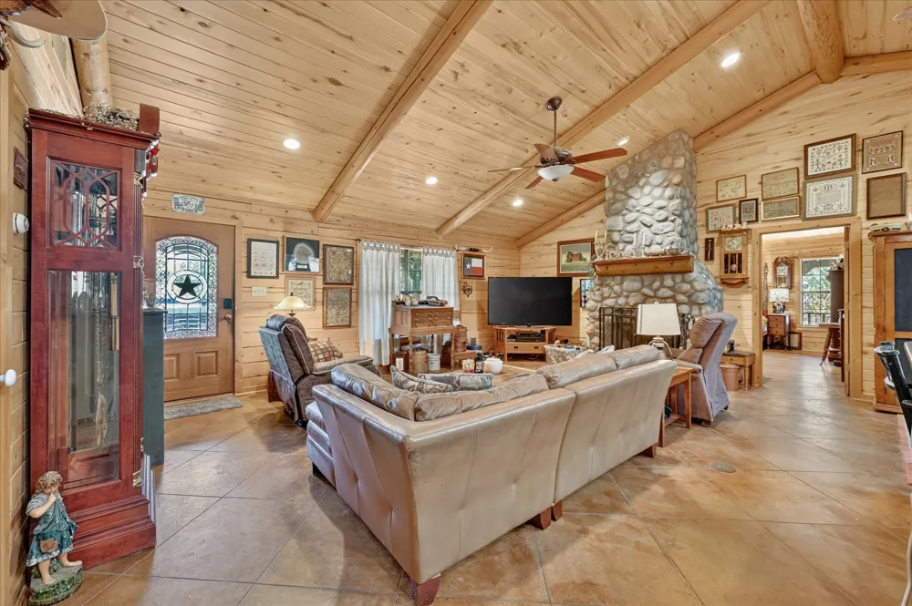 1623 Three Skillet Road Springtown, TX 76082