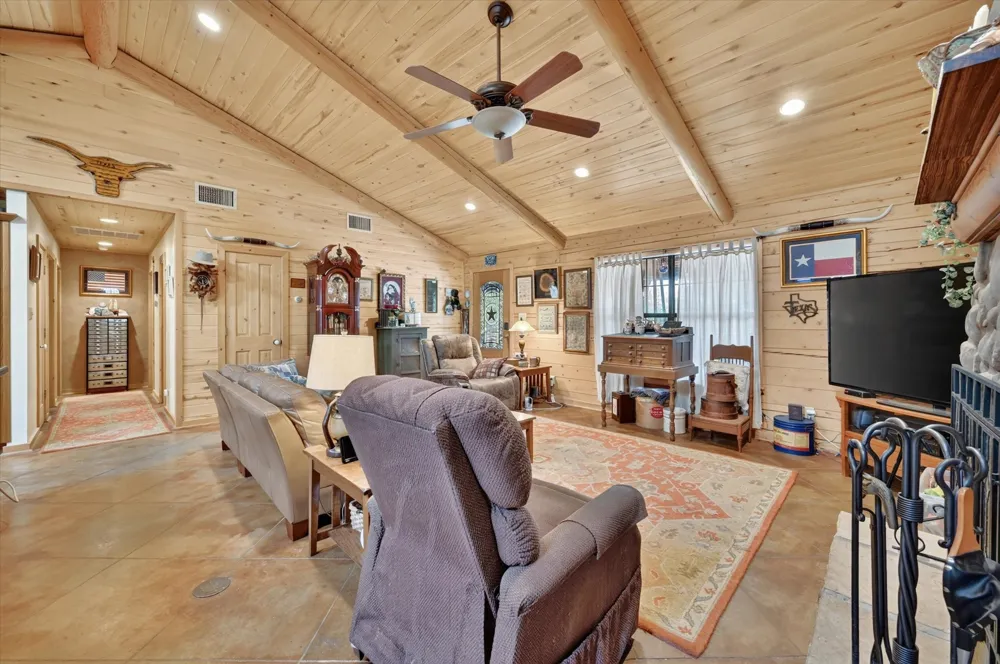 1623 Three Skillet Road Springtown, TX 76082