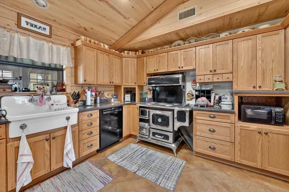 1623 Three Skillet Road Springtown, TX 76082