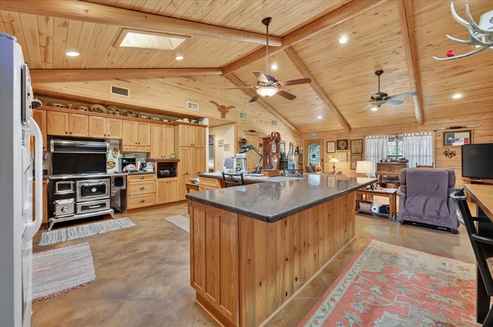 1623 Three Skillet Road Springtown, TX 76082