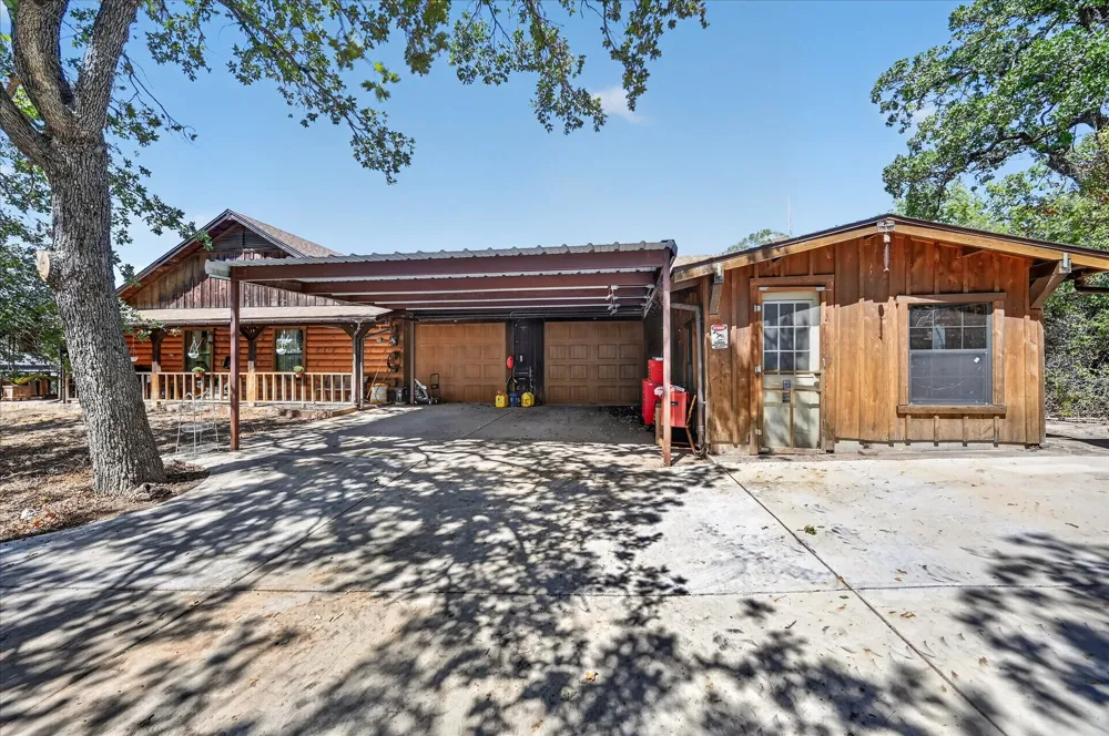 1623 Three Skillet Road Springtown, TX 76082