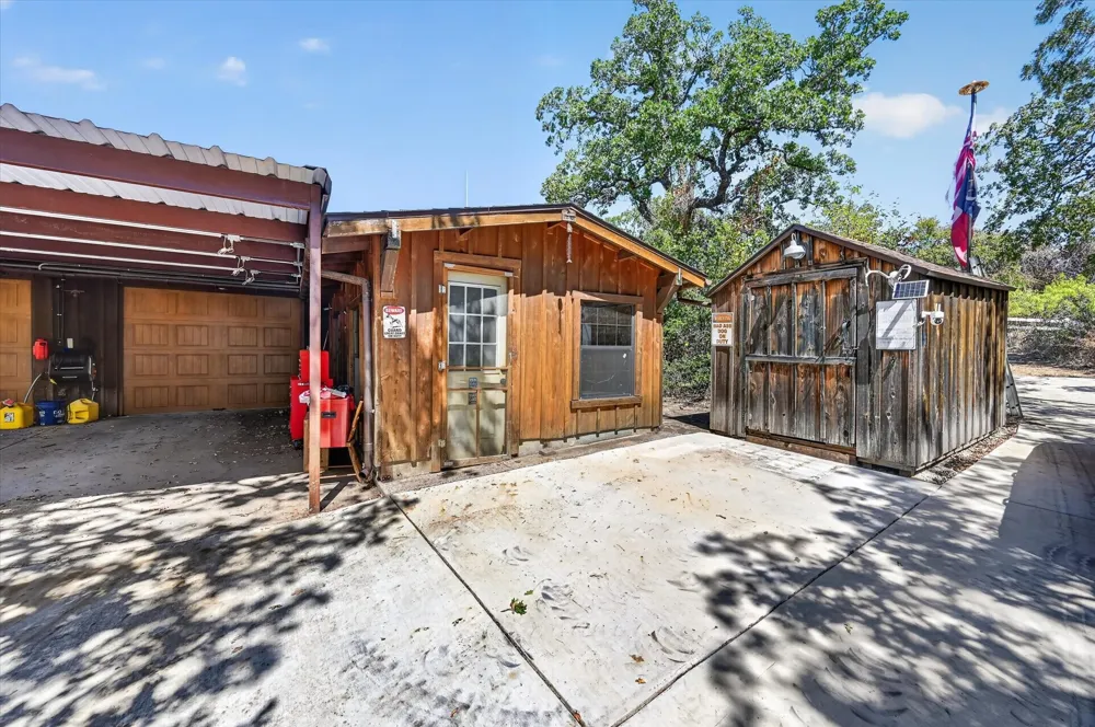 1623 Three Skillet Road Springtown, TX 76082