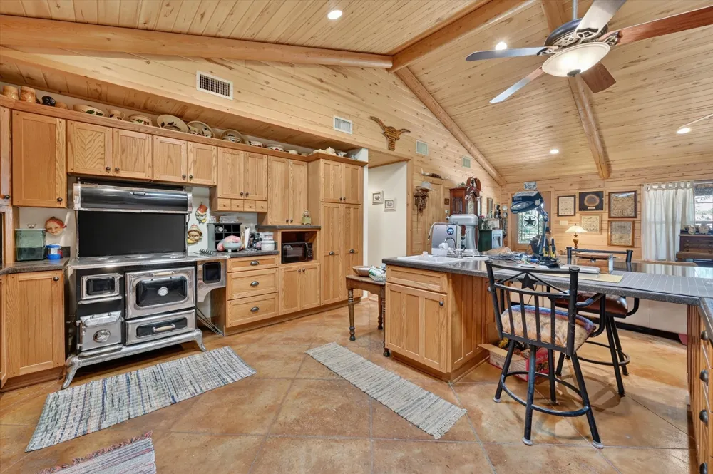 1623 Three Skillet Road Springtown, TX 76082