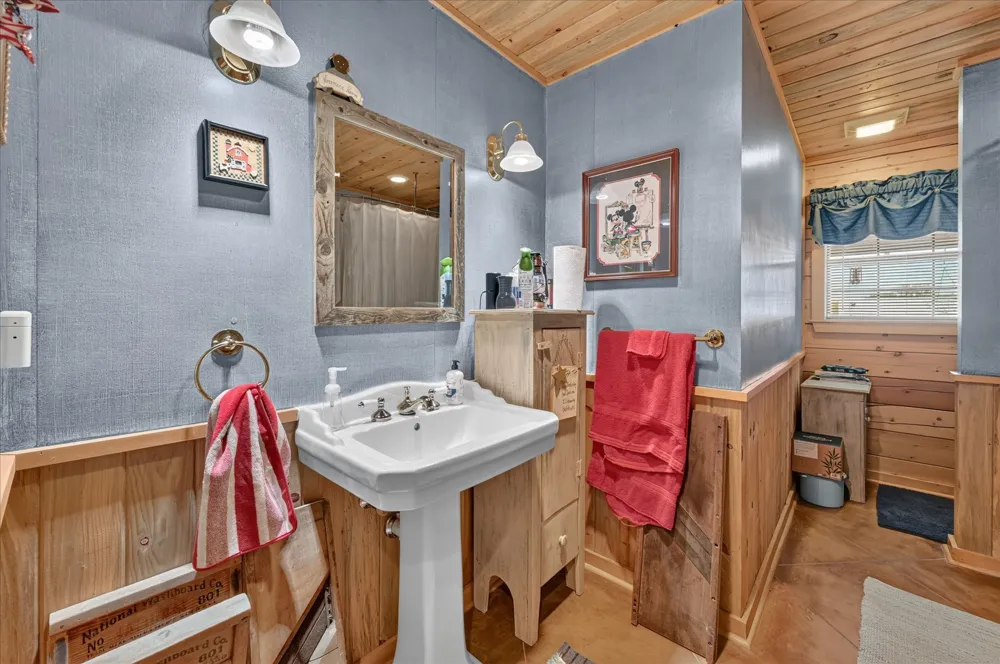 1623 Three Skillet Road Springtown, TX 76082