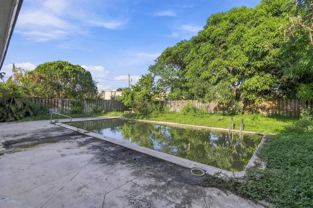 430 Ware Drive West Palm Beach, FL 33409