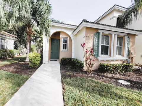 1017 NE 42nd Pl
