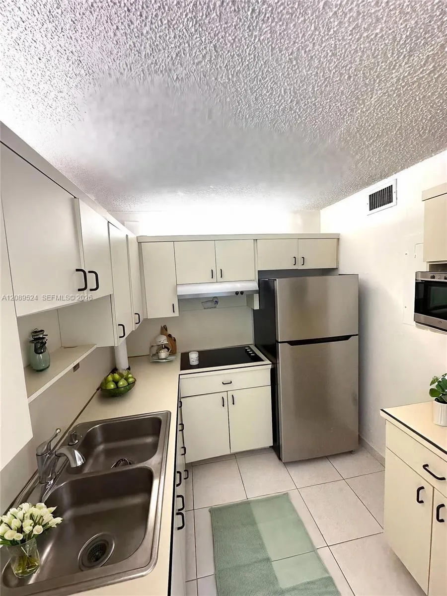 4675 W 18th Ct #801 Hialeah, FL 33012