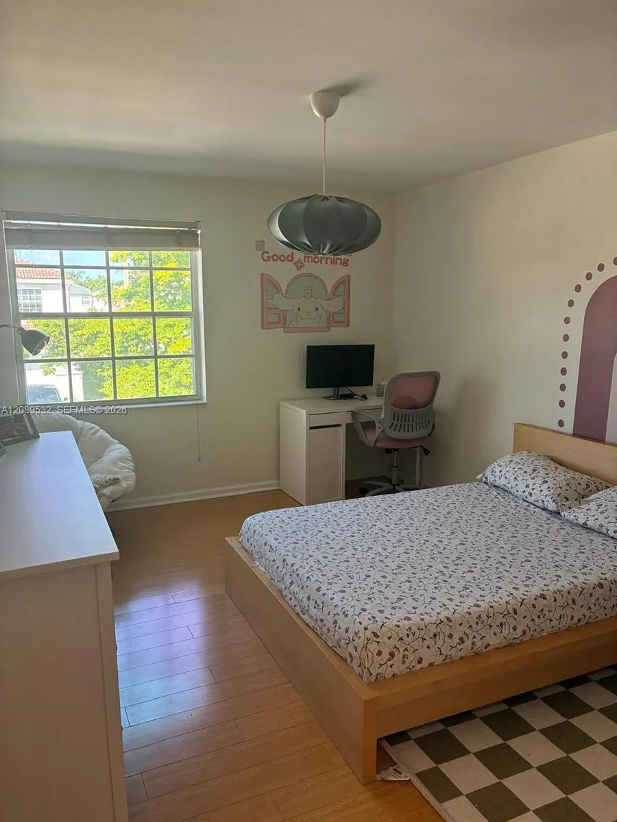 989 NW 156 AVE Pembroke Pines, FL 33028