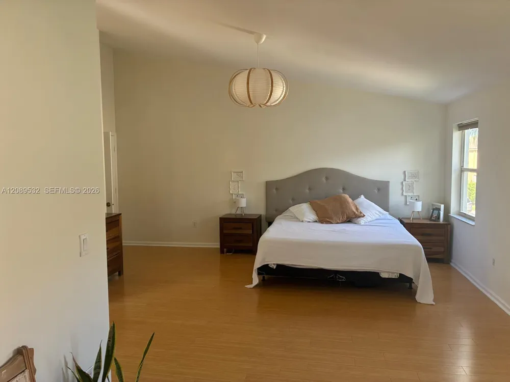 989 NW 156 AVE Pembroke Pines, FL 33028