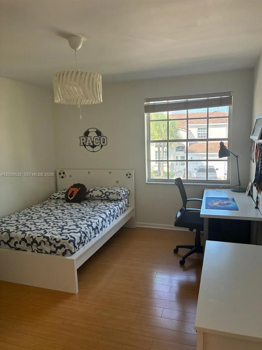 989 NW 156 AVE Pembroke Pines, FL 33028