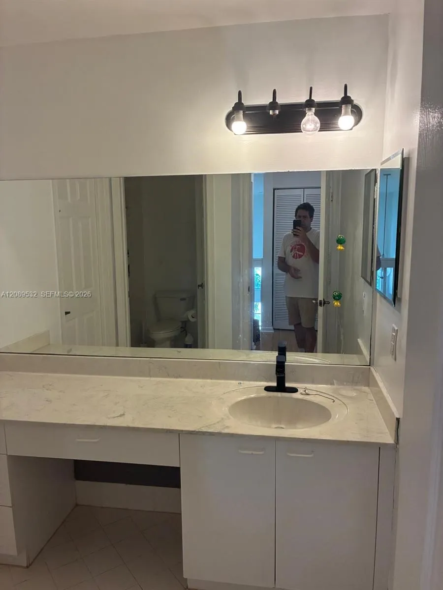 989 NW 156 AVE Pembroke Pines, FL 33028
