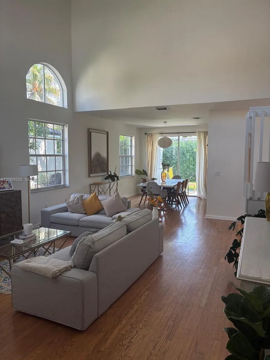 989 NW 156 AVE Pembroke Pines, FL 33028