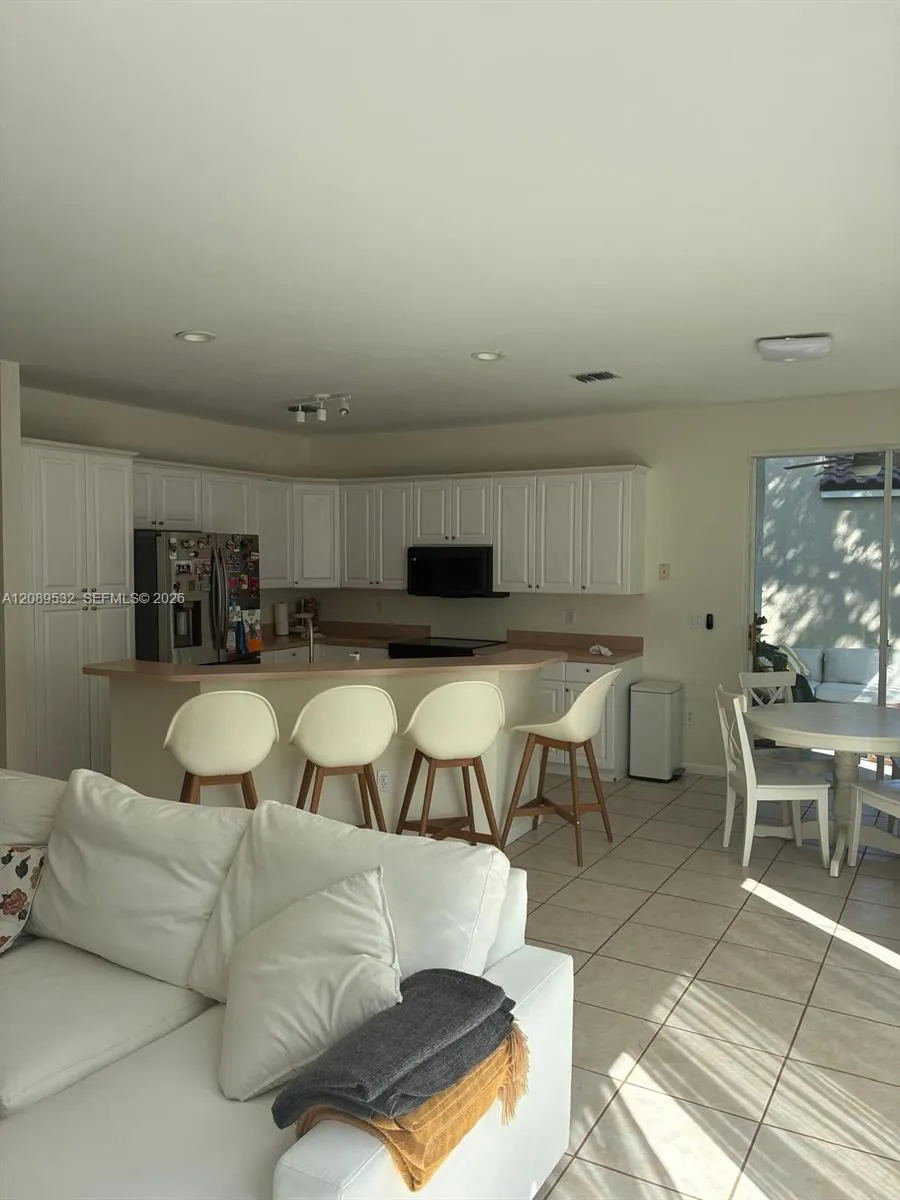 989 NW 156 AVE Pembroke Pines, FL 33028