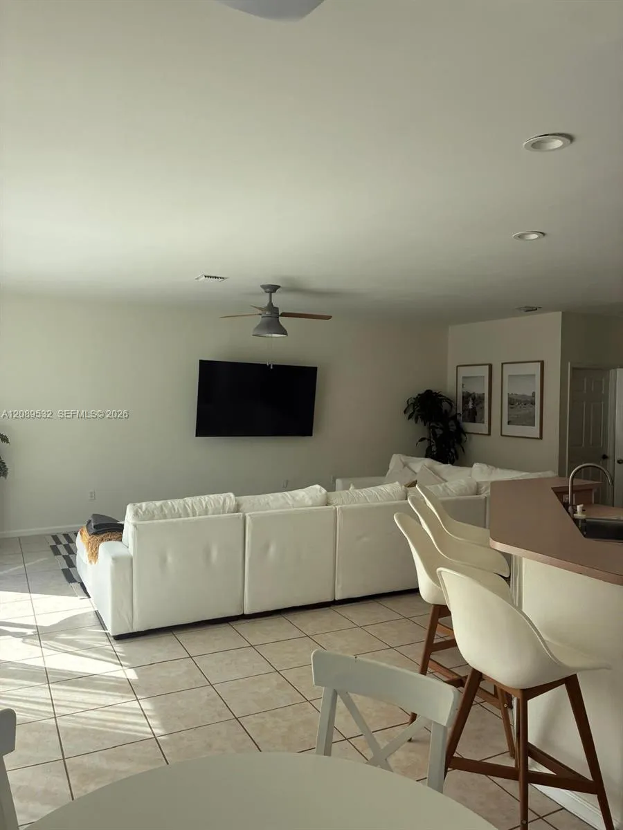 989 NW 156 AVE Pembroke Pines, FL 33028