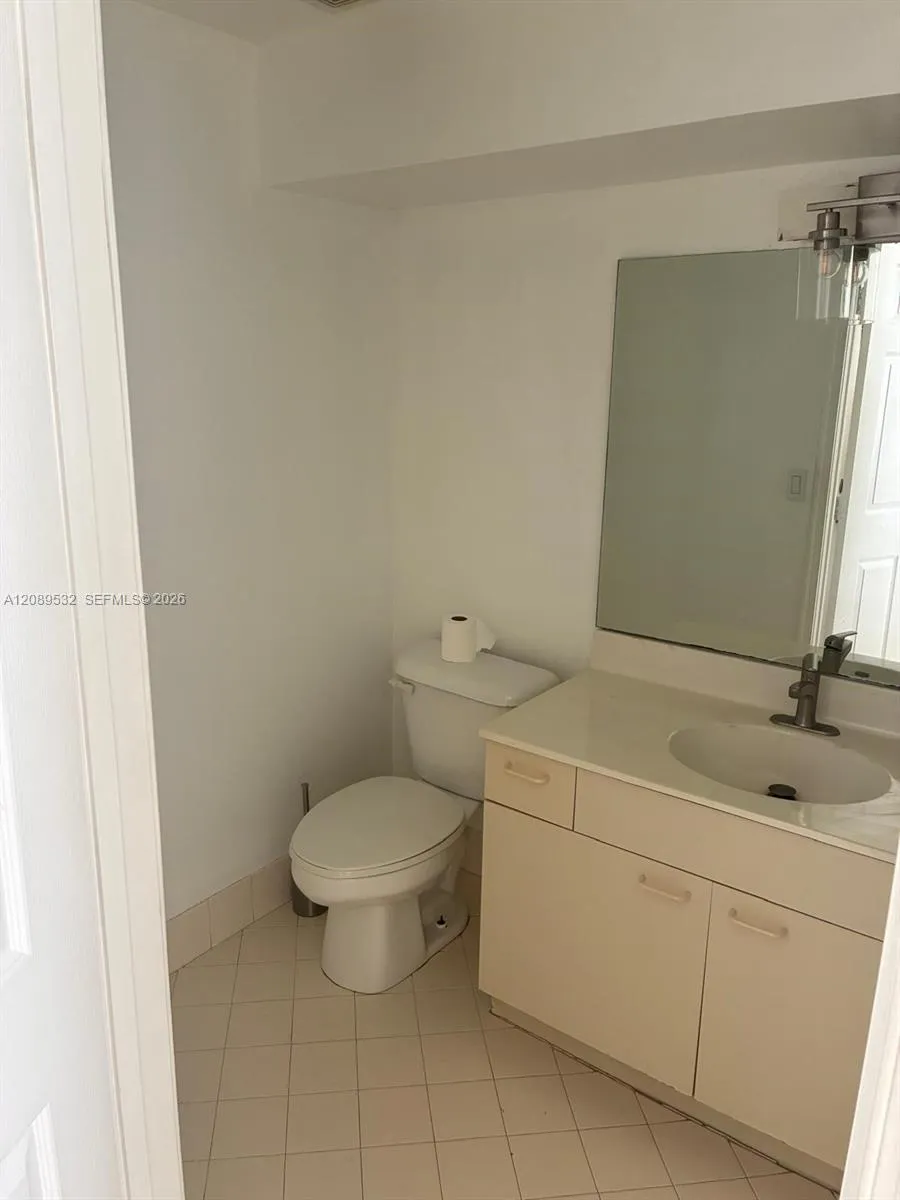 989 NW 156 AVE Pembroke Pines, FL 33028