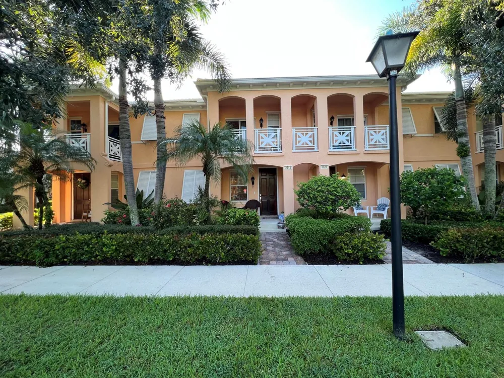 2913 E Community Drive Jupiter, FL 33458