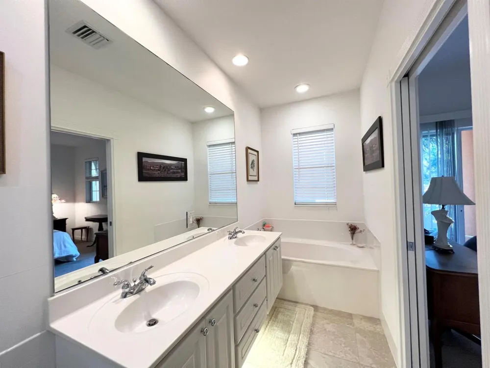 2913 E Community Drive Jupiter, FL 33458