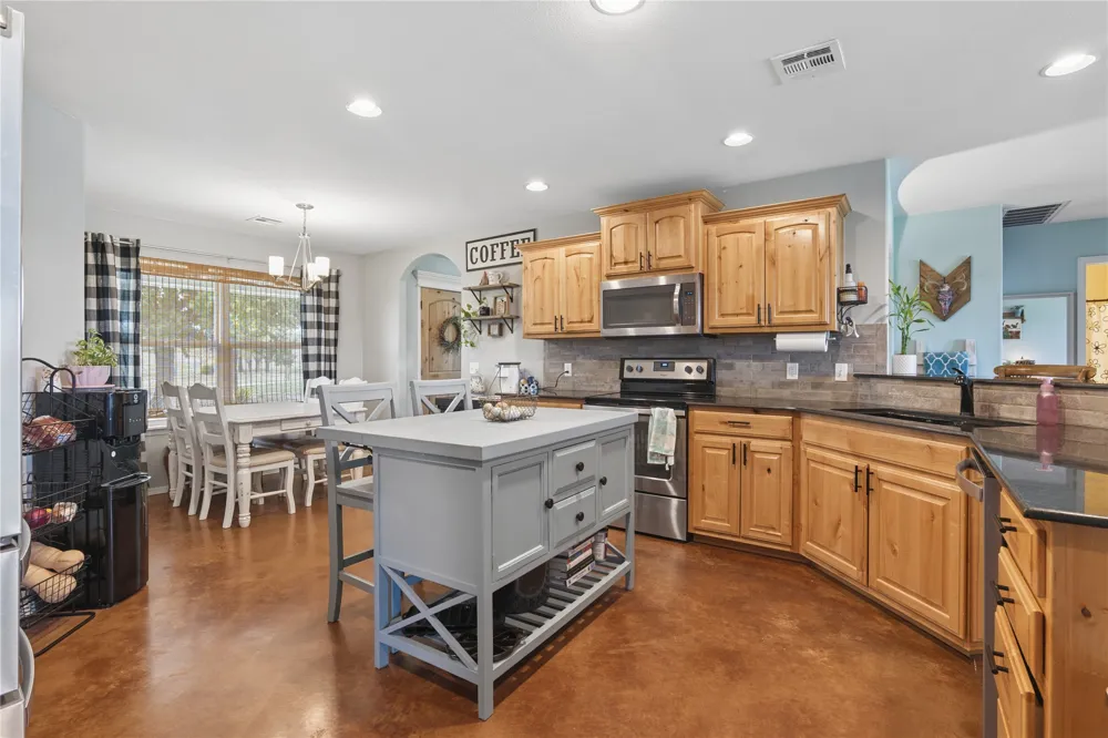 394951 W 3900 ROAD Skiatook, OK 74070