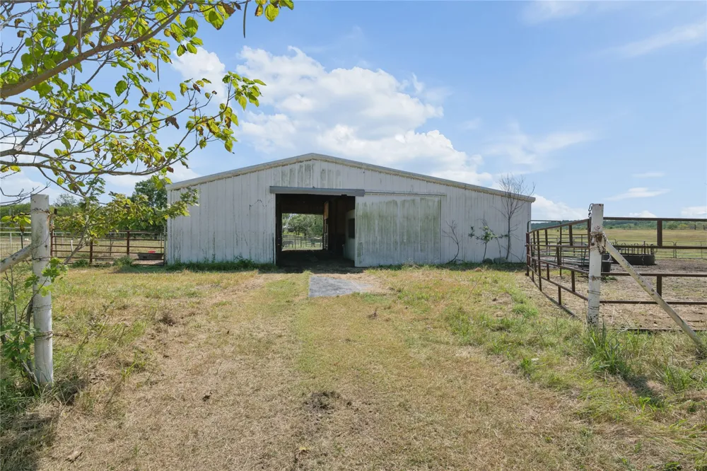 394951 W 3900 ROAD Skiatook, OK 74070