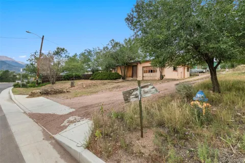 1522 Manitou Boulevard