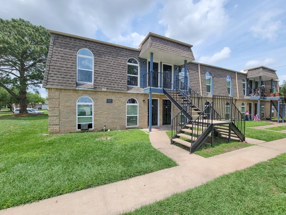 101 Brookside Lane #9 Sealy, TX 77474