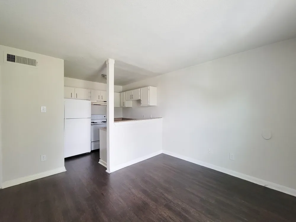 101 Brookside Lane #9 Sealy, TX 77474