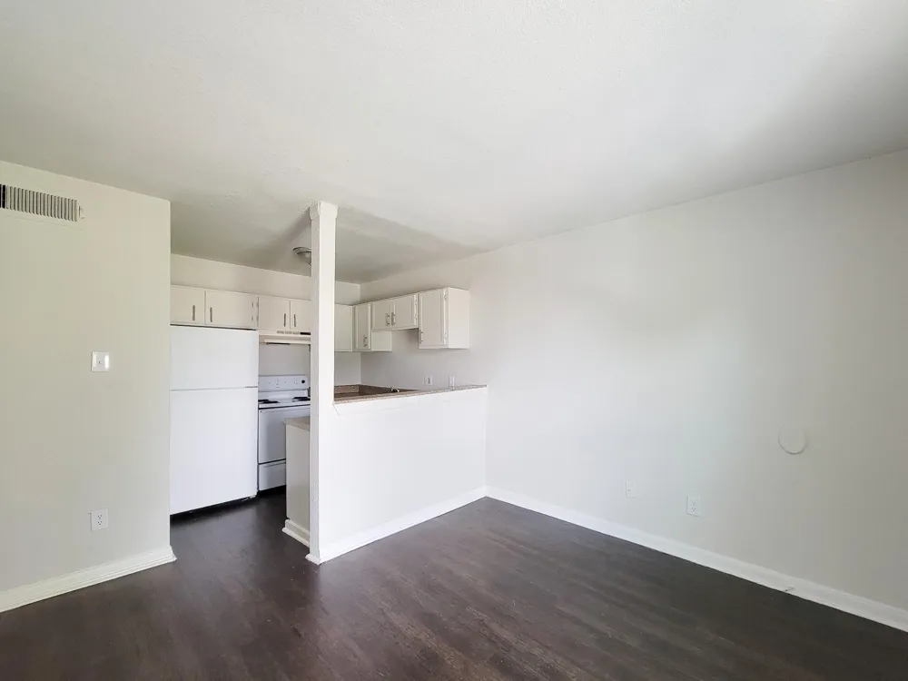 101 Brookside Lane #9 Sealy, TX 77474