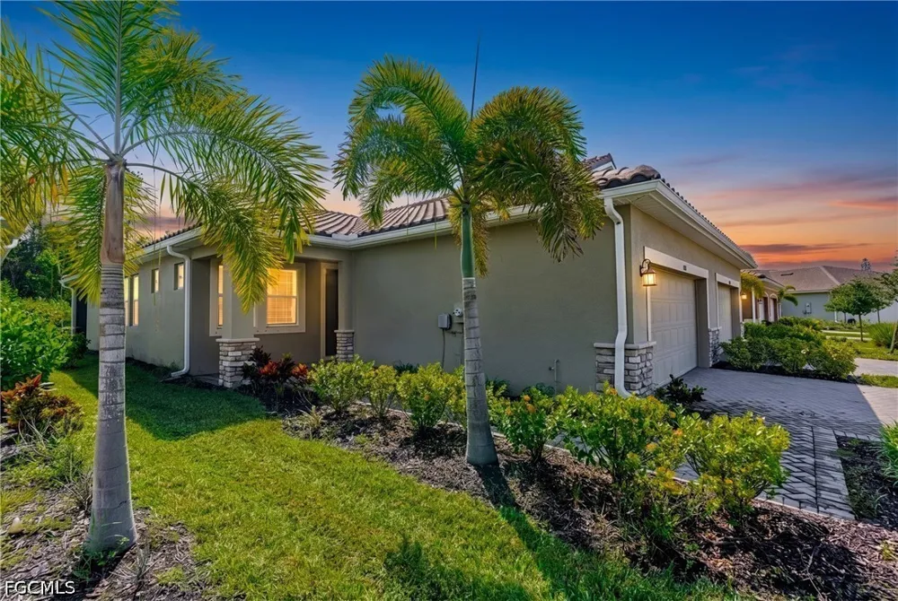 Bonavie Cove Drive Fort Myers, FL 33966