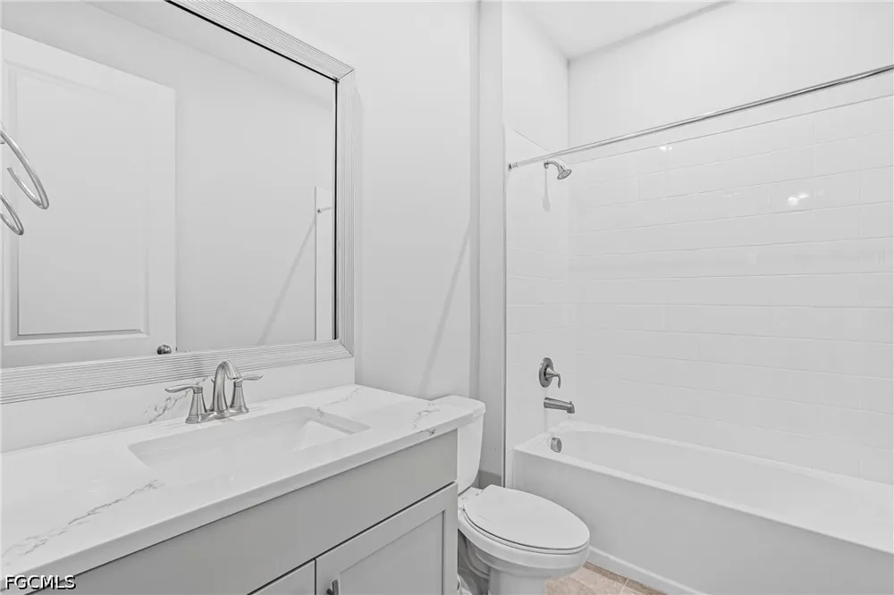 Bonavie Cove Drive Fort Myers, FL 33966
