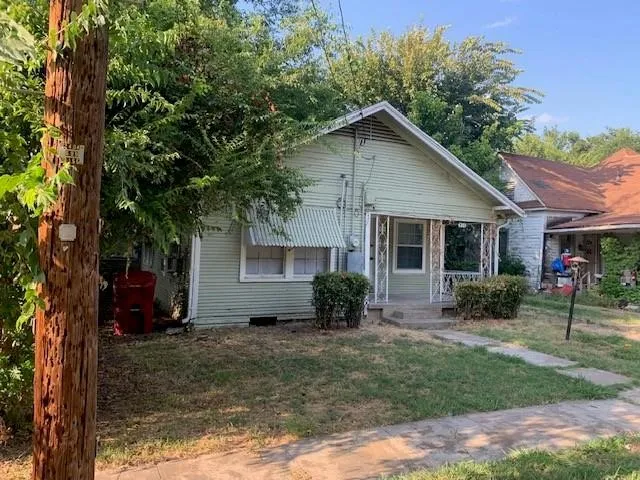 611 E 10th Street Bonham, TX 75418